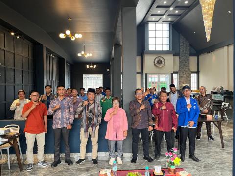 Gambar Foto Bersama Bawaslu dengan Direktur Eksekutif Lingkar Madani Indonesia 