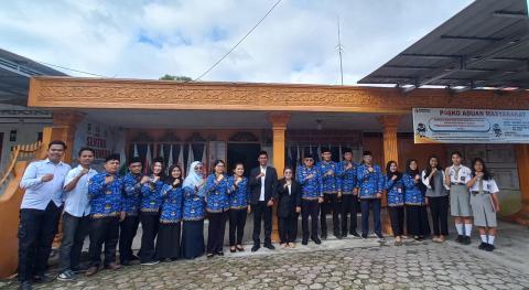 Foto Bersama Pimpinan dan Staf Bawaslu Kabupaten Dairi