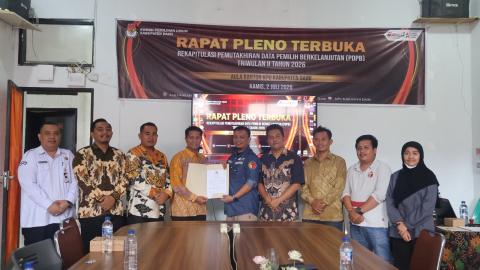 Foto bersama Bawaslu dairi dan KPU dairi