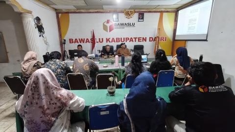 diskusi panel