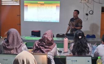 Pemaparan Diskusi Panel oleh Anggota Bawaslu Kabupaten Dairi