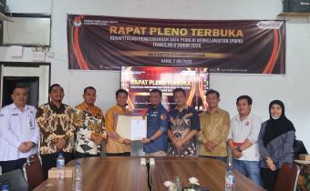 Foto bersama Bawaslu dairi dan KPU dairi